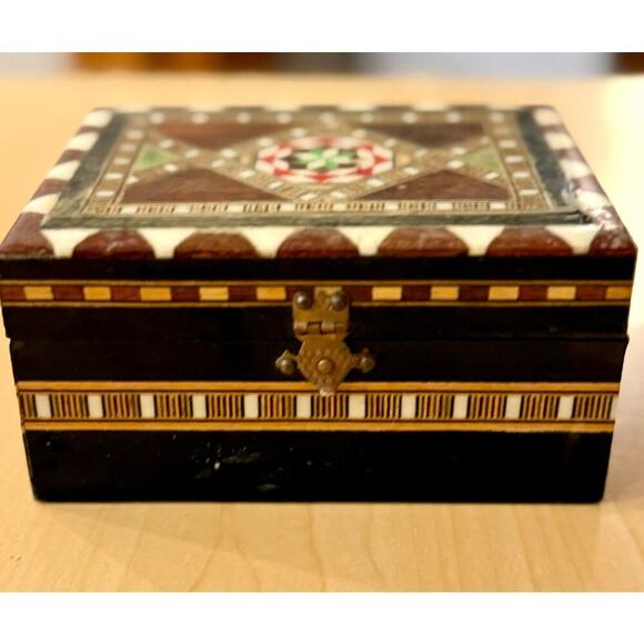 Vintage Syrian Inlaid Mosaic Trinket Box – Geometric Design, Bone & Wood Inlay - Picture 3 of 5